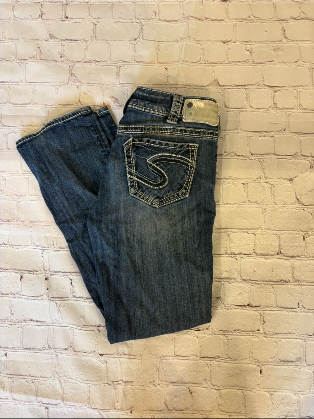 Silver Suki Straight Jeans with Embroidered Back Pocket